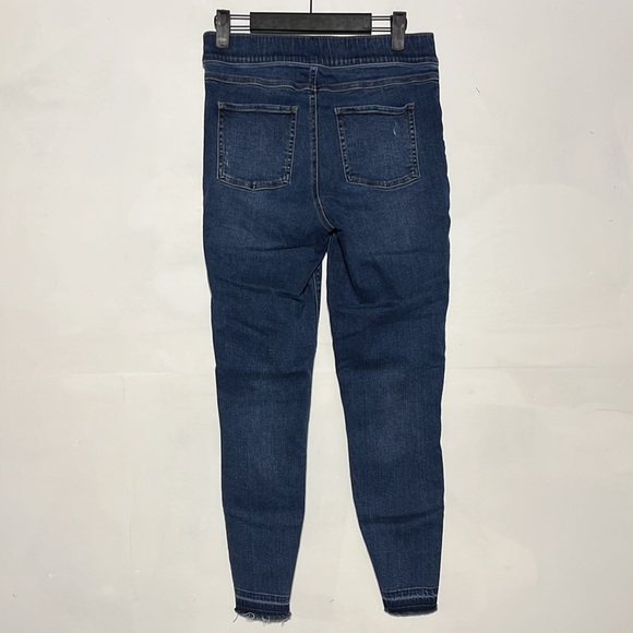 SPANX Distressed Medium Wash Denim High Rise Elastic Waist Jegging Size Medium - Picture 6 of 10